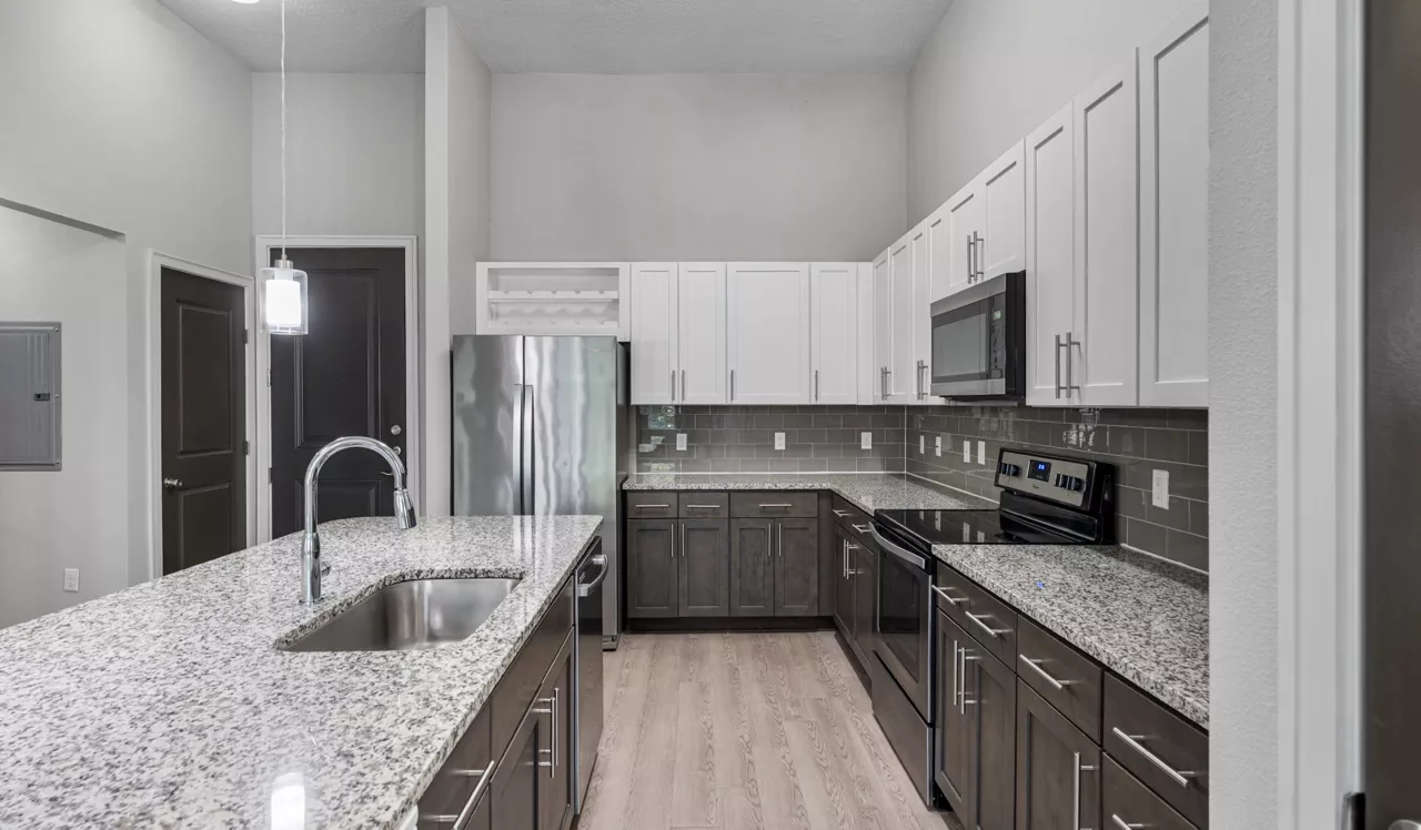 Vera - Jacksonville, FL - Kitchen