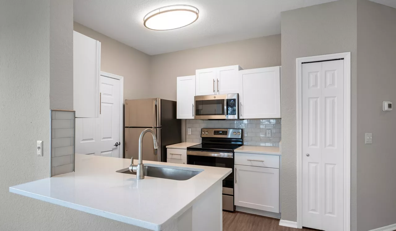 Verandahs of Brighton Bay - St. Petersburg, FL - Kitchen