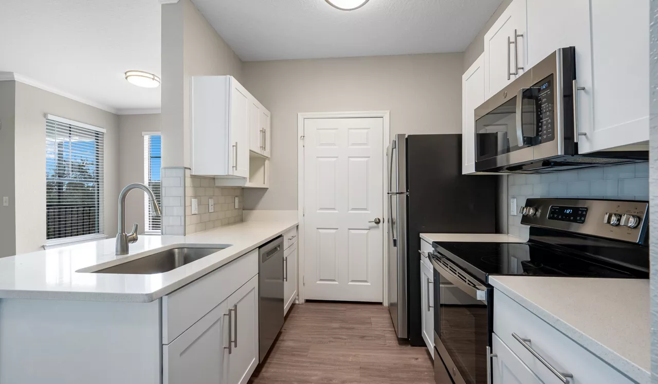 Verandahs of Brighton Bay - St. Petersburg, FL - Kitchen