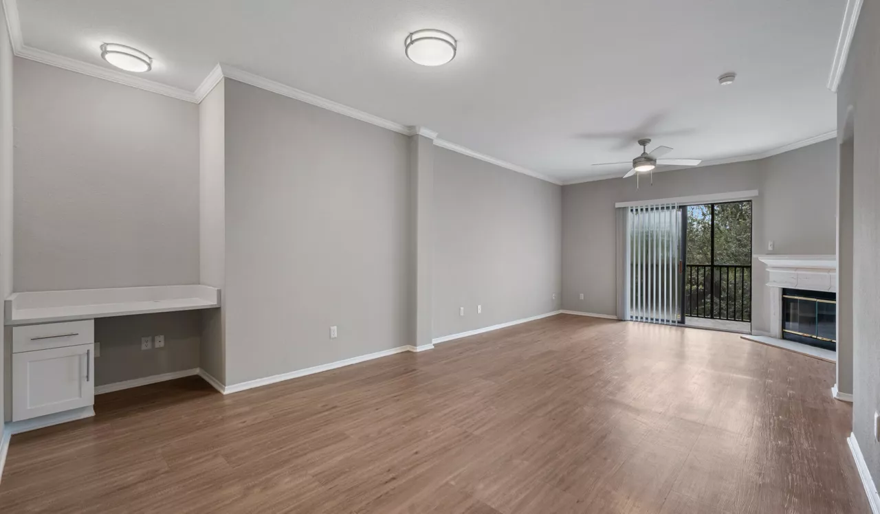 Verandahs of Brighton Bay - St. Petersburg, FL - Living Room