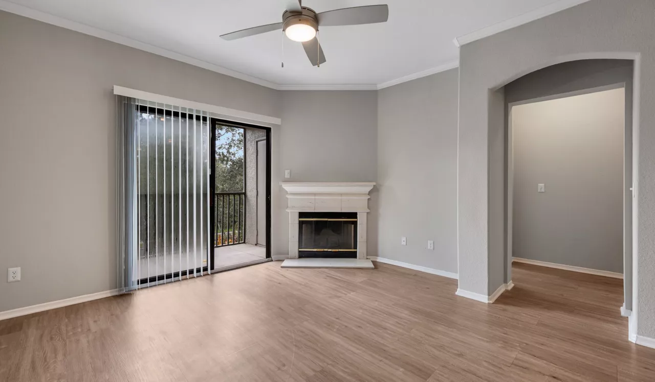 Verandahs of Brighton Bay - St. Petersburg, FL - Living Room