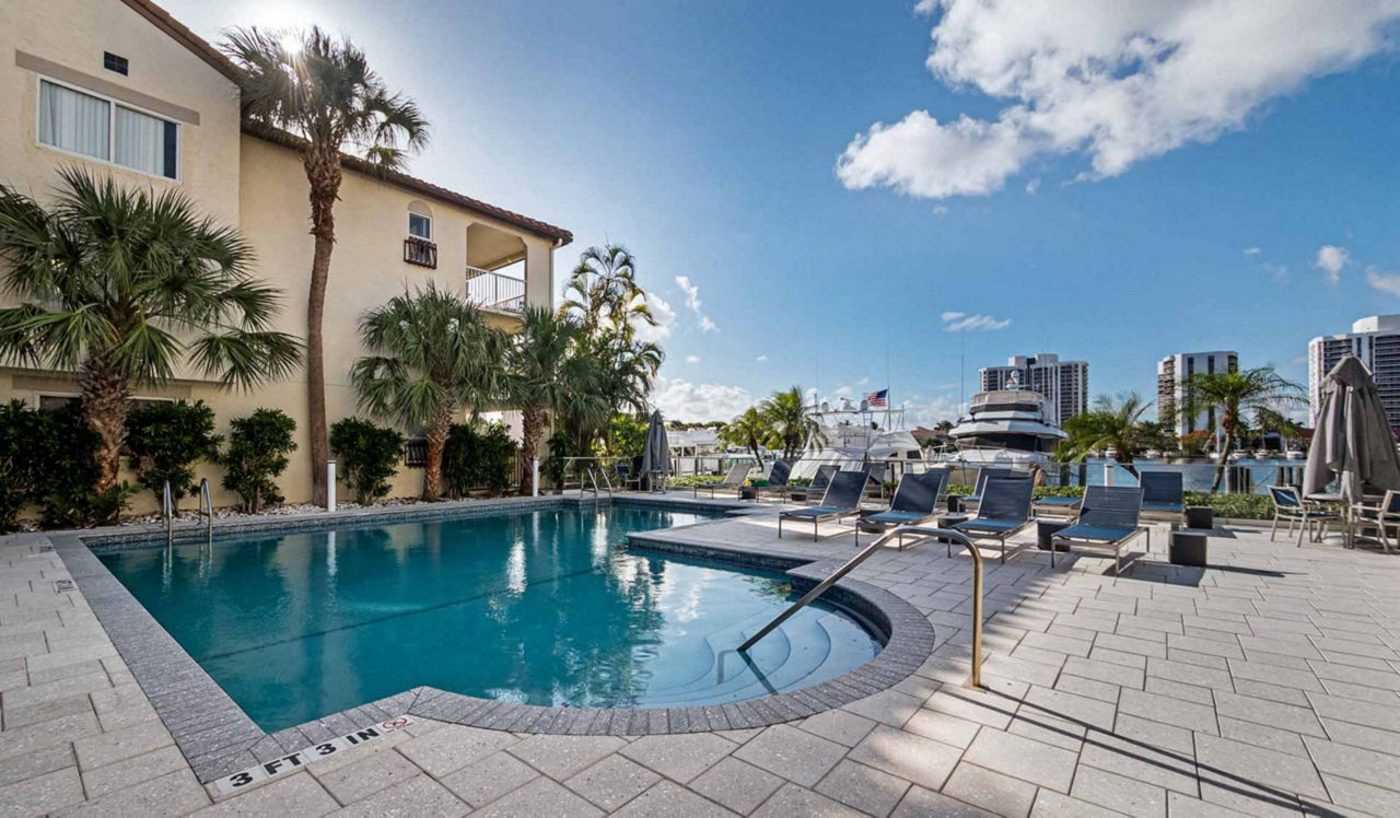 Waterways Village Apartments - Aventura, FL - pool