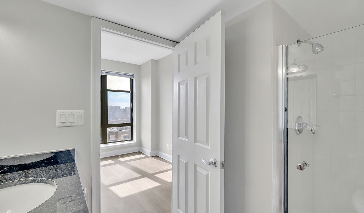 Vaughan Place - Washington, DC - Bathroom