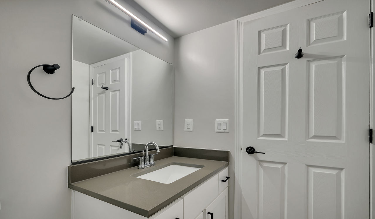 Huntington Gateway - Alexandira, VA - Bathroom