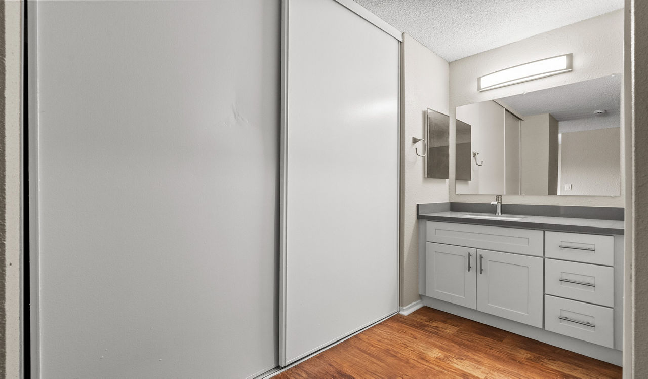 Laurel Crossing - San Mateo, CA - bathroom