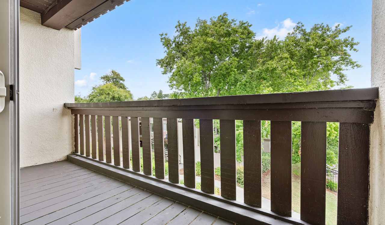 Laurel Crossing - San Mateo, CA - balcony