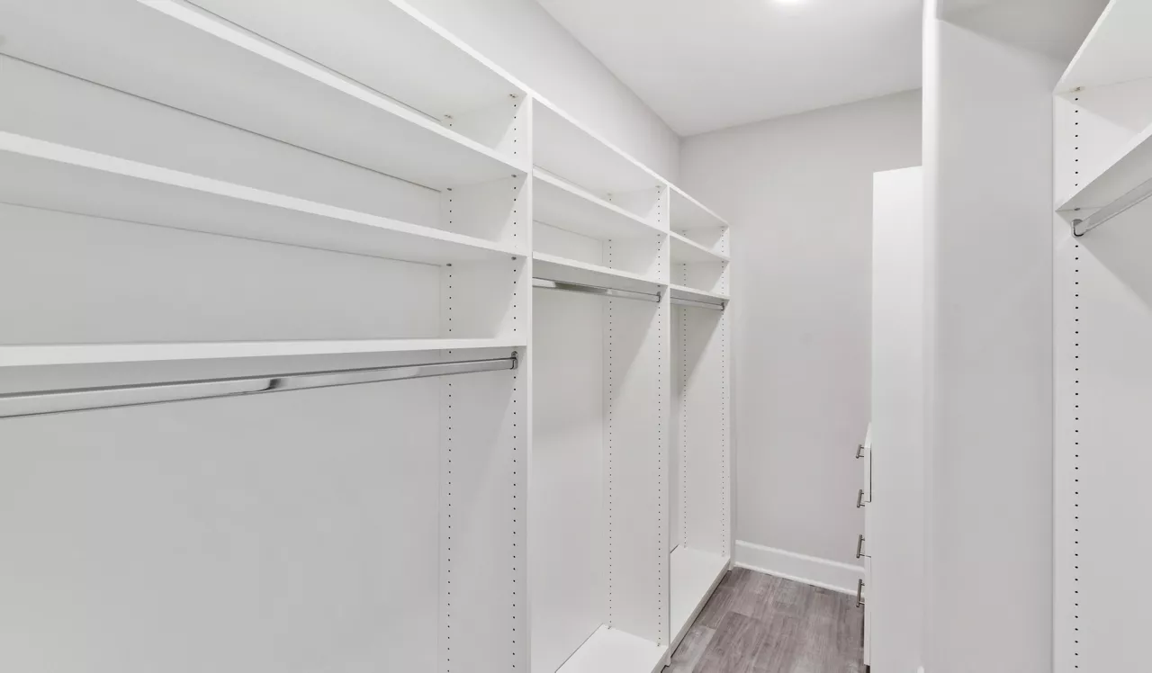 Palazzo West - Los Angeles, CA - Closet
