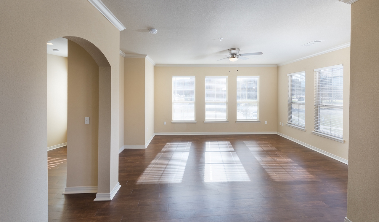 21 Fitzsimons Apartments in Aurora, CO - Living Room.<div style="text-align: center;">&nbsp;</div>
<div style="text-align: center;">21 Fitzsimons offers open floor plans with high ceilings and balcony or patio access.</div>
