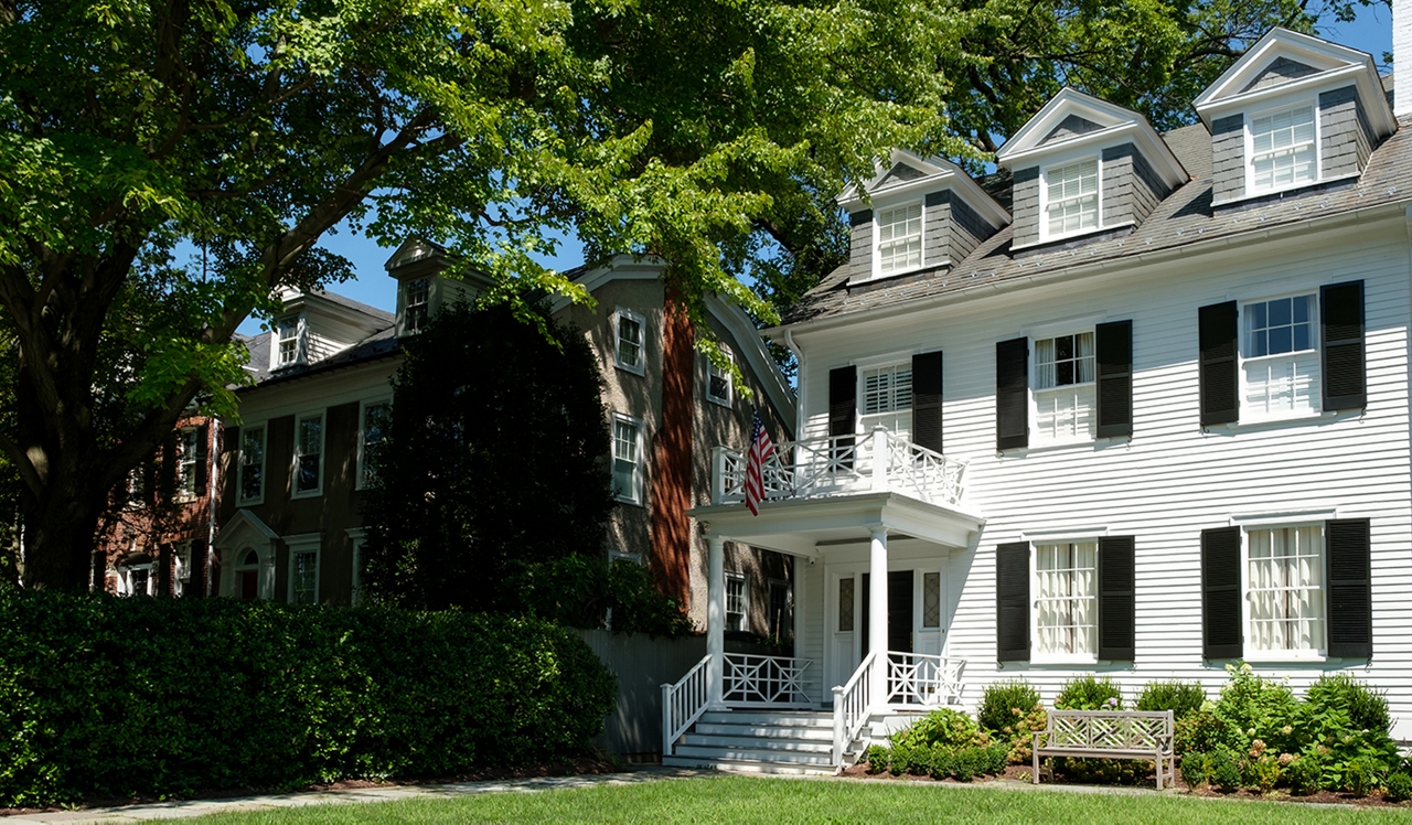 Vaughan Place in Washington, DC - Mclean Gardens.<p>&nbsp;</p>
<p style="text-align: center;">Explore the historic neighborhood of Mclean Gardens, a short 6-minute walk up the street.</p>
