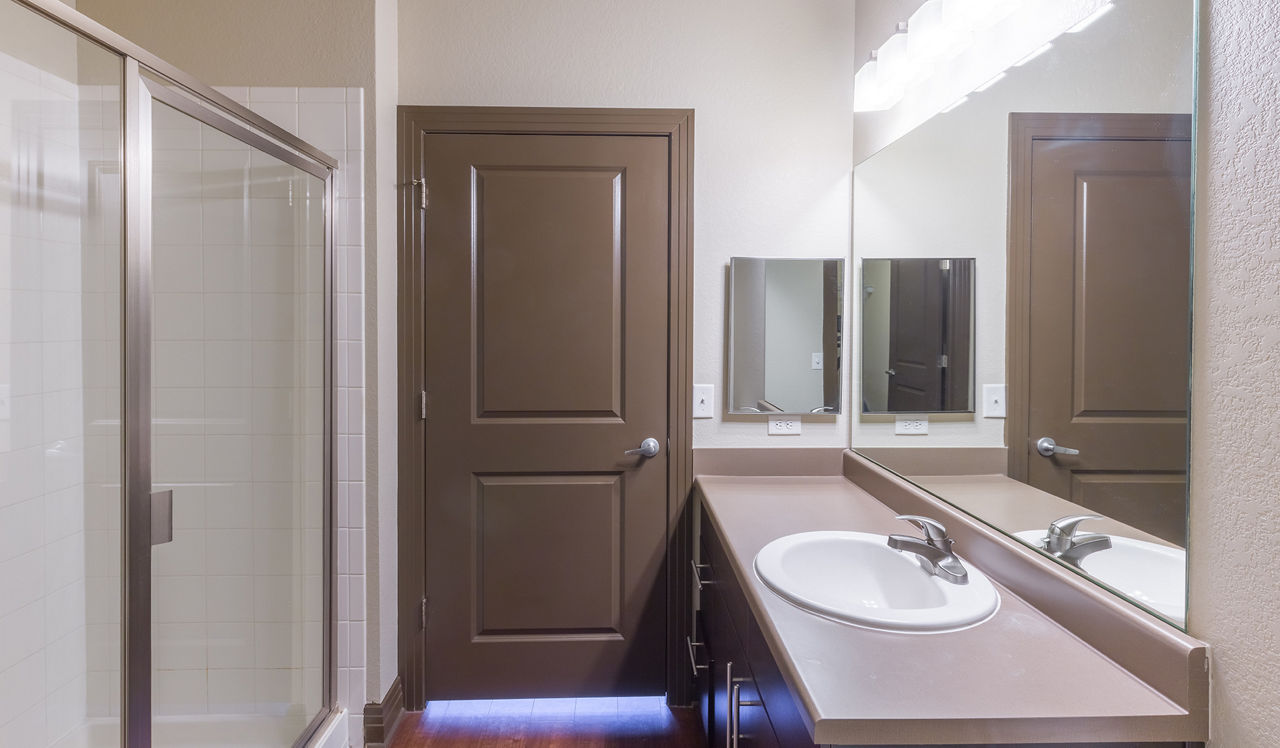 21 Fitzsimons - Aurora CO - bathroom