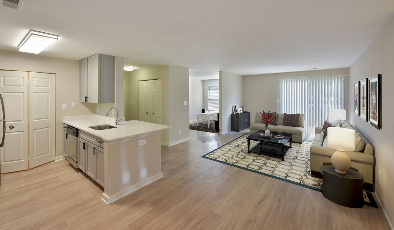 Bent Tree - Centreville, VA - Living Room