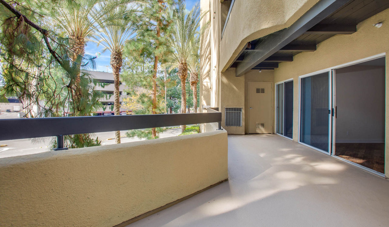 3400 Avenue of the Arts - Costa Mesa, CA - Balcony