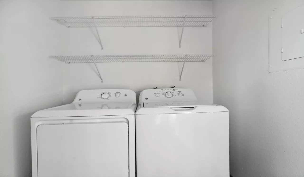 3400 Avenue of the Arts - Costa Mesa, CA - Laundry