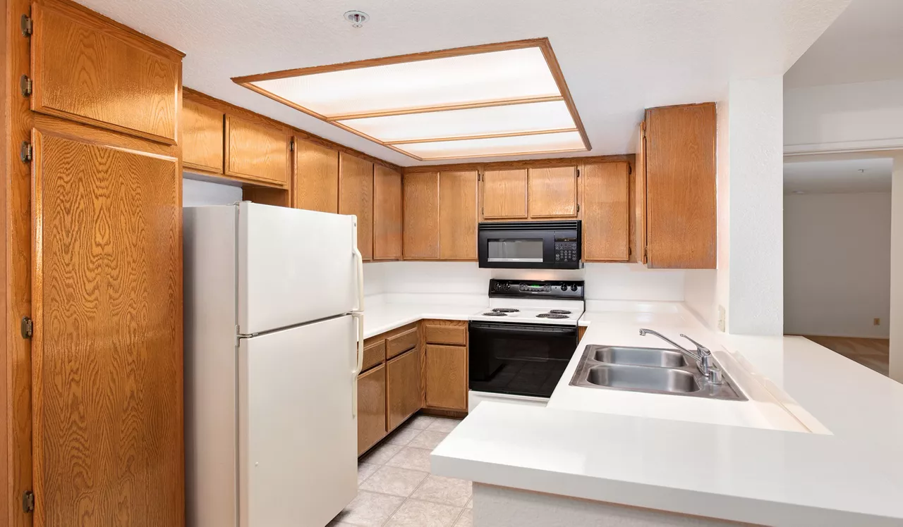 3400 Avenue of the Arts - Costa Mesa, CA - Kitchen