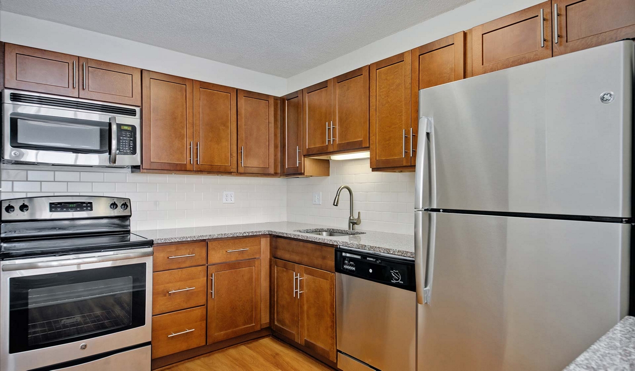 Hyde Park Tower - Chicago, IL - Kitchen.