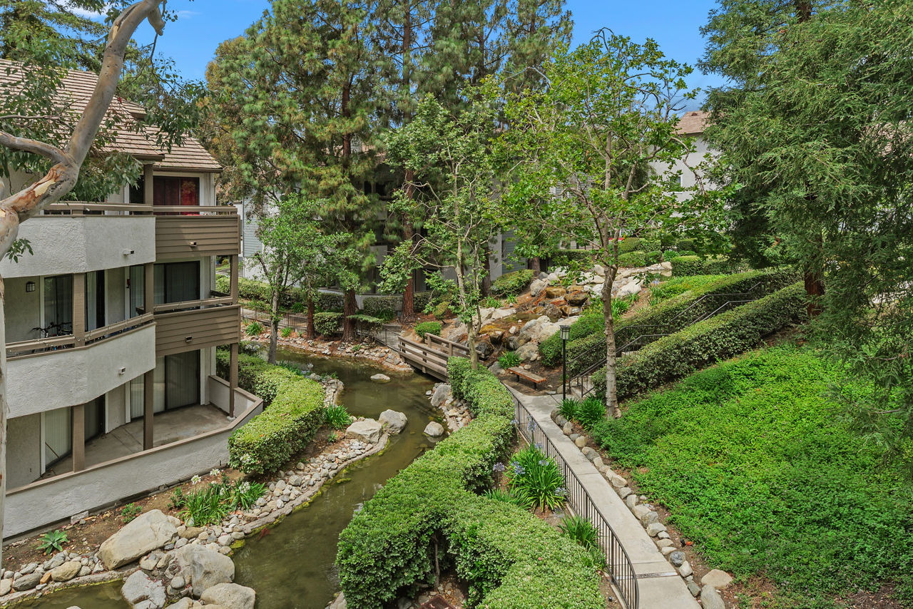 Creekside Alta Loma 5 of 12