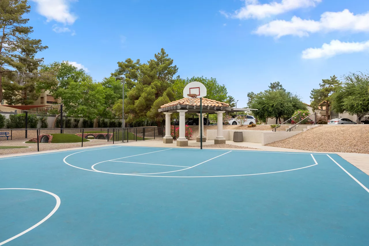 Solis Flamingo in Flamingo Road, NV - Basketball Court