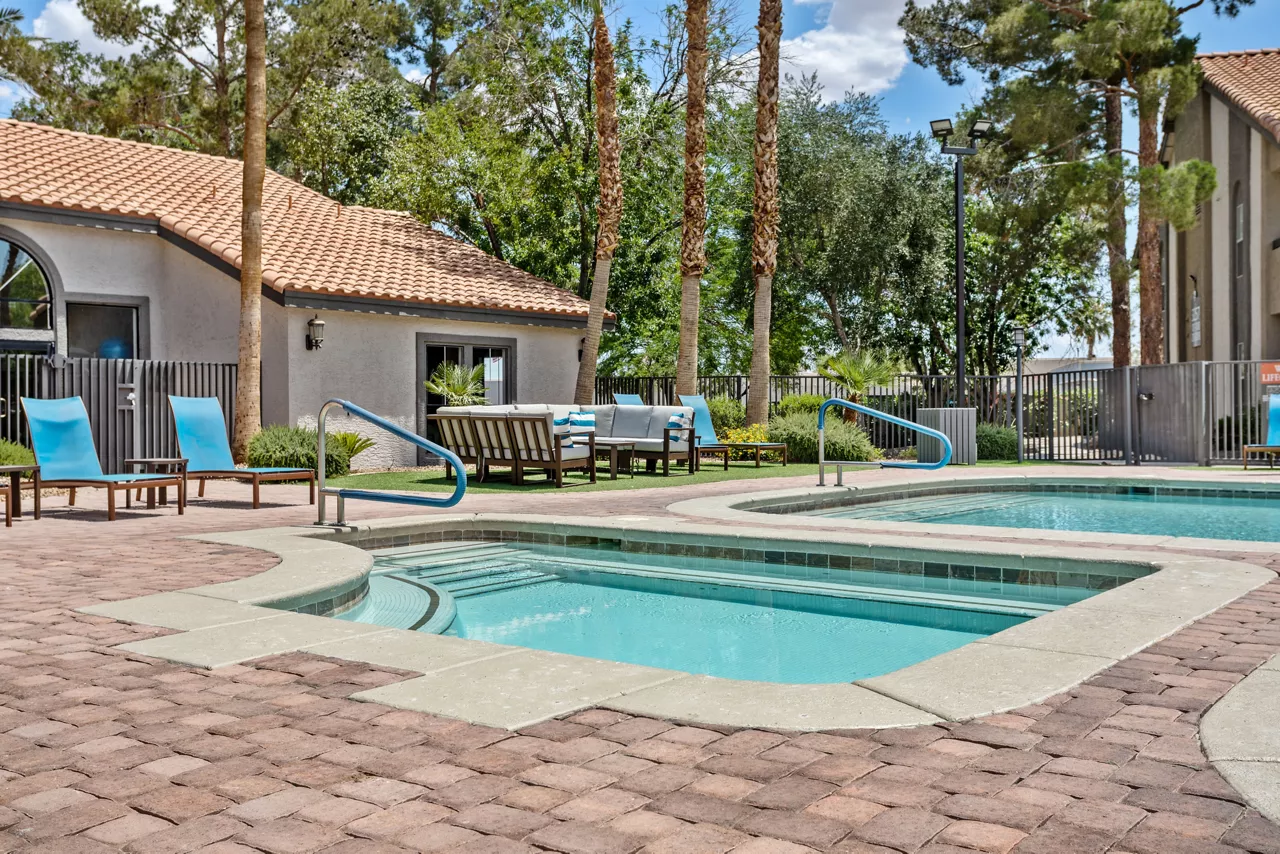 Solis Flamingo in Flamingo Road, NV - Pool