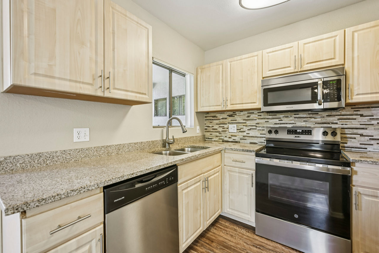 Indigo Creek - Glendale, AZ - Kitchen