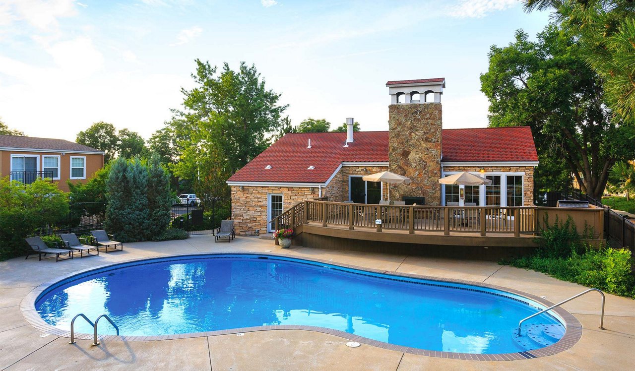Boulder Creek Apartments in Boulder, CO - Outdoor Swimming Pool