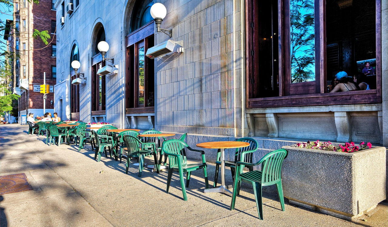 Chestnut Hall - Philadelphia, PA - Outdoor seating