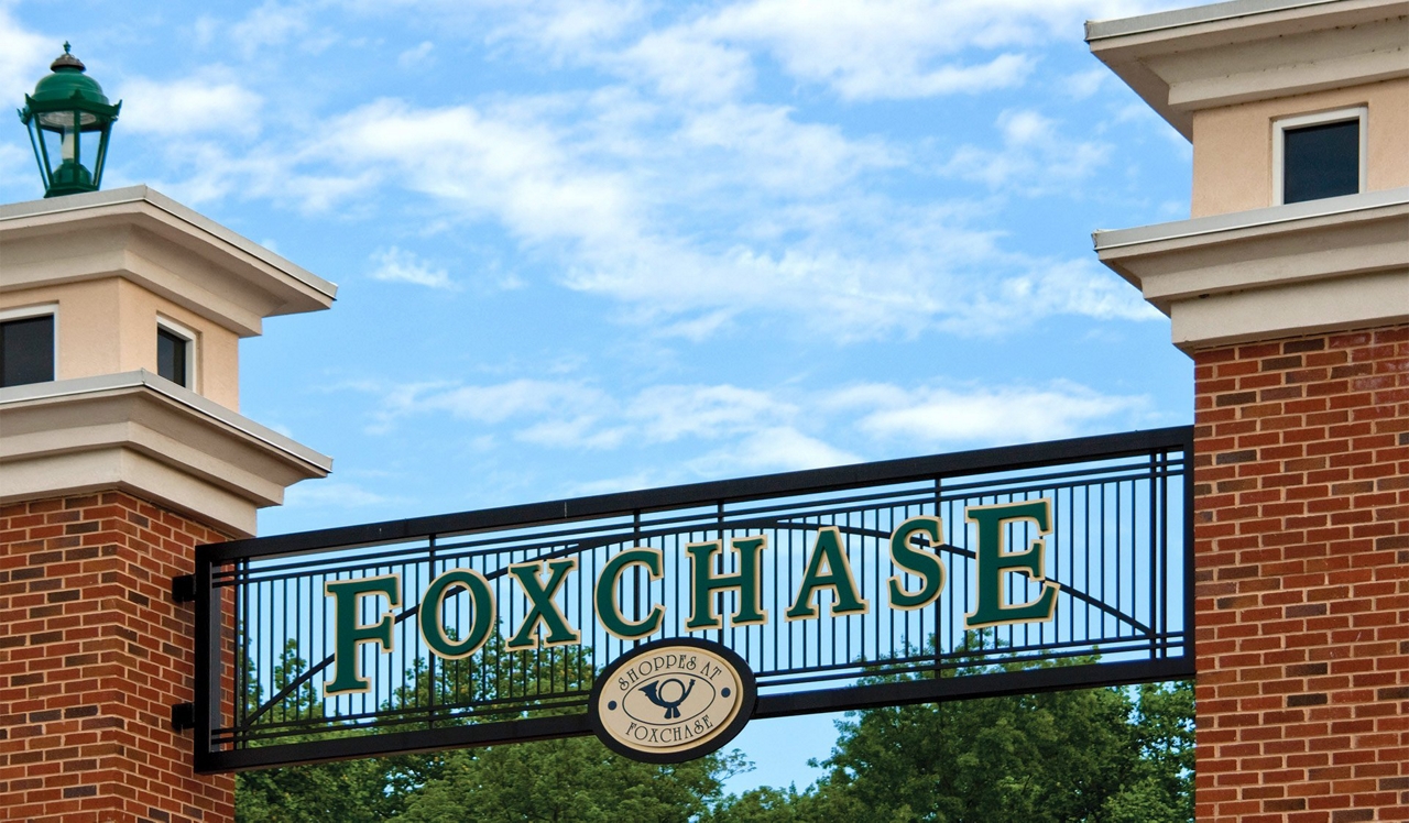 Foxchase Apartments | Alexandria, VA | Shoppes at Foxchase.<p style="text-align: center;">&nbsp;</p>
<p style="text-align: center;">Popular retailers and eateries are never far. The Shoppes at Foxchase is a 3-minute drive from your front door.&nbsp;</p>
