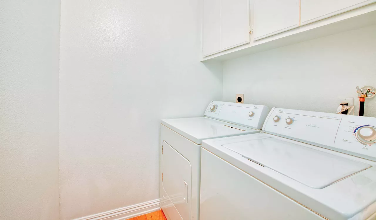 HillCreste - Los Angeles, CA - laundry
