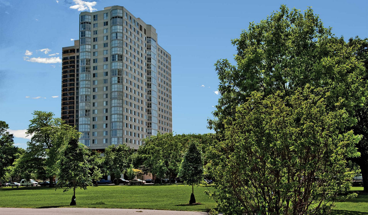 Hyde Park Tower - Chicago, IL - Exterior