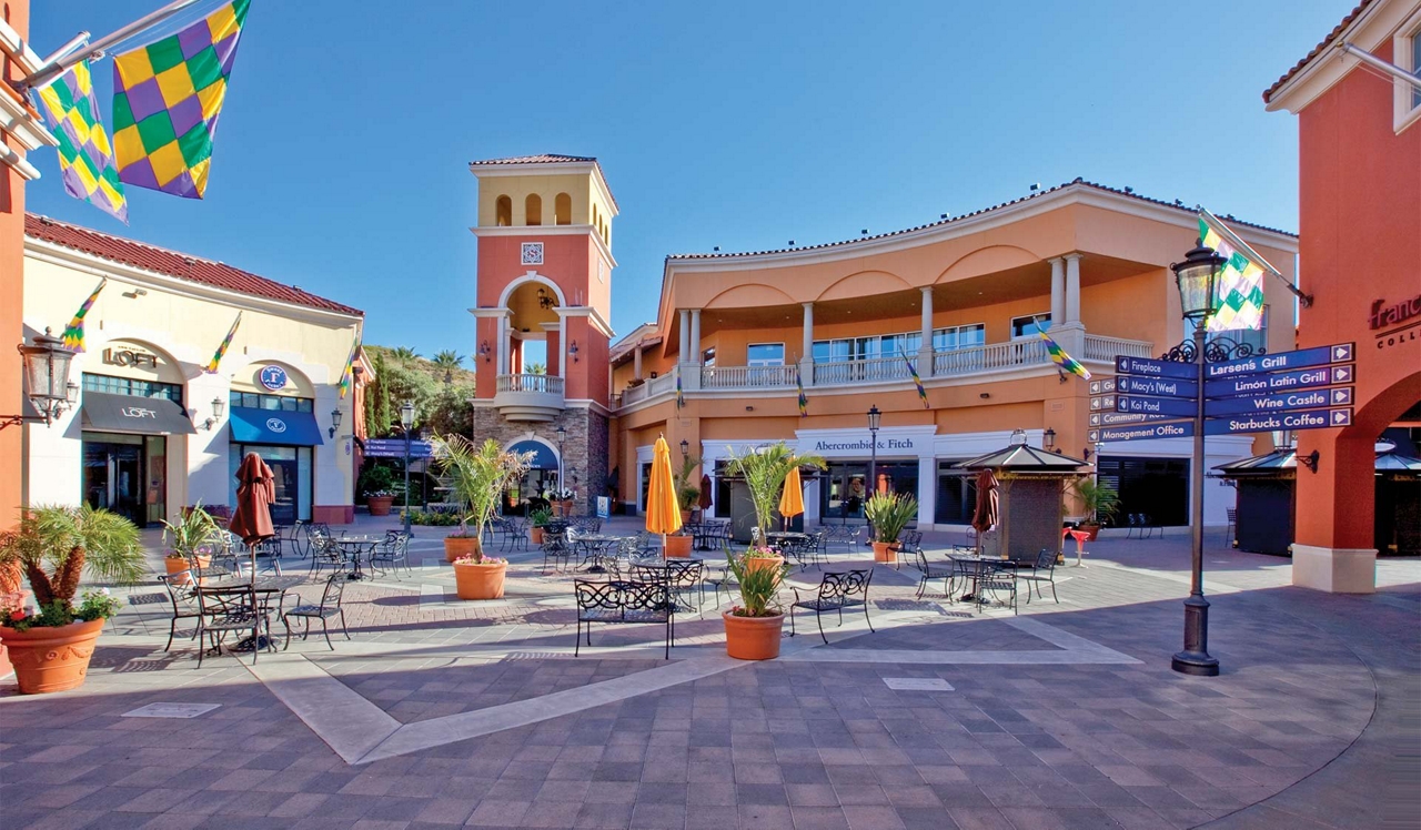 Indian Oaks Apartments - Simi Valley, CA - Shopping Center
