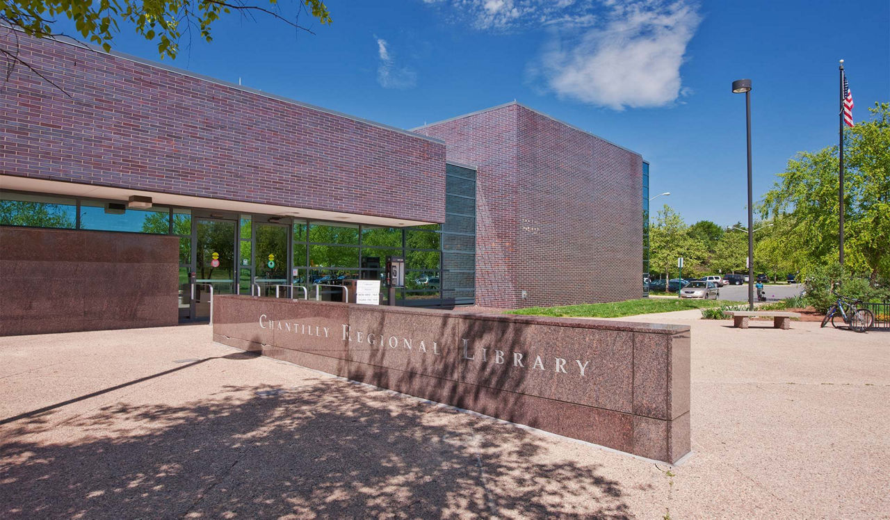 Shenandoah Crossing Apartment Homes in Fairfax, VA - Chantilly Library