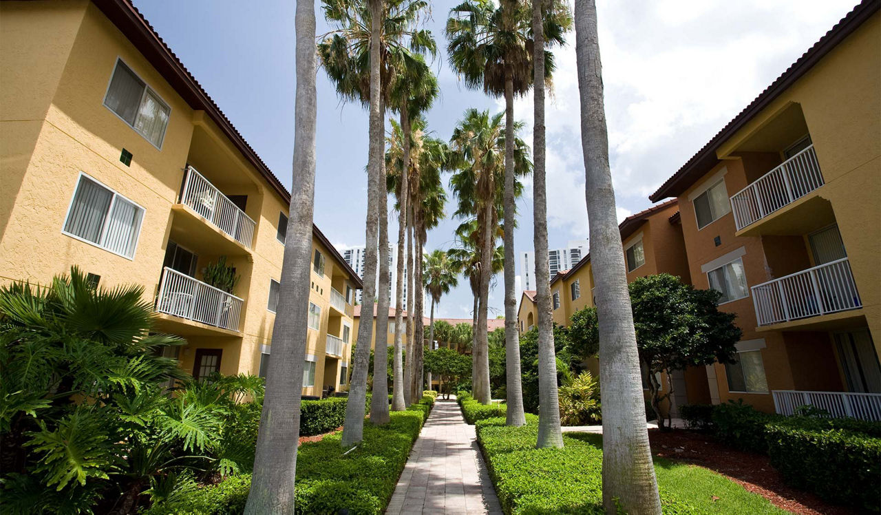 Waterways Village - Aventura, FL - Exterior