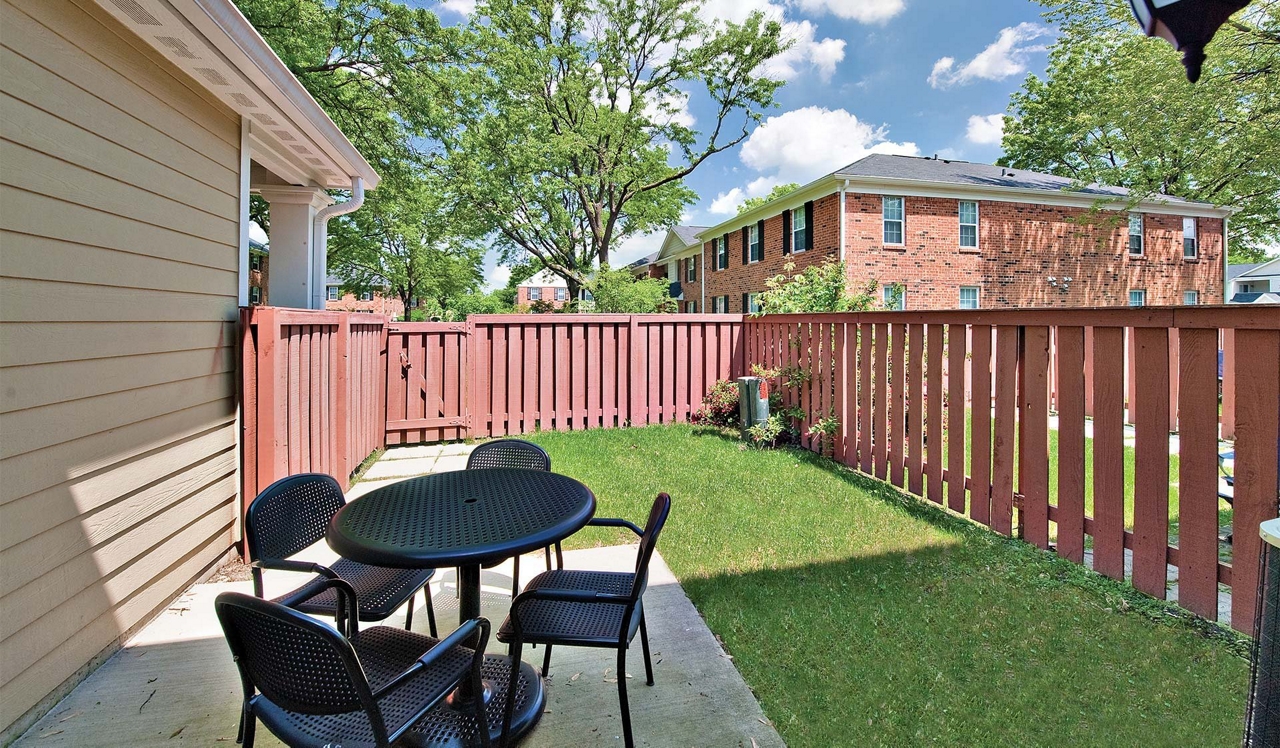 Willow Bend - Rolling Meadows, IL - Private Patio