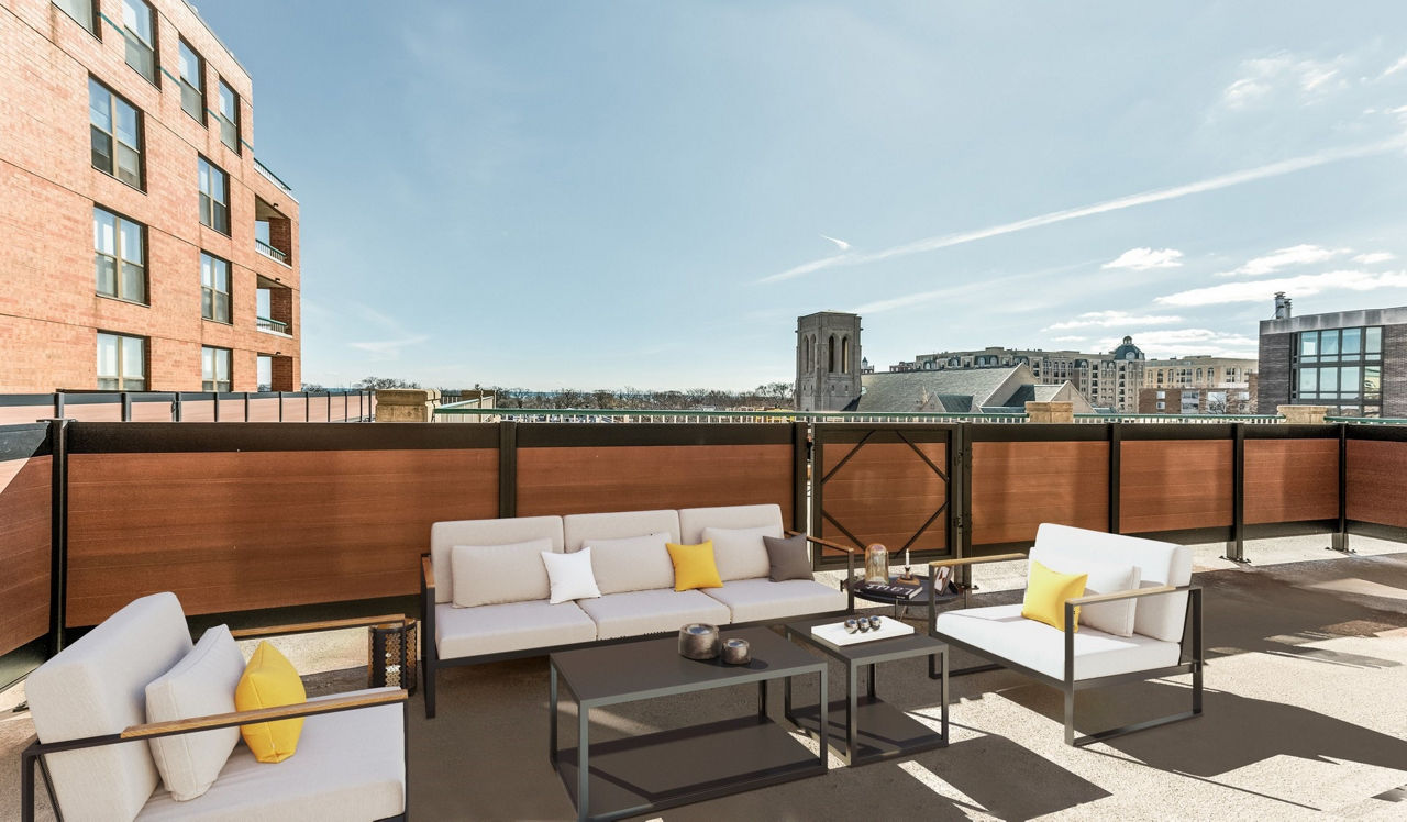 Evanston Place Apartments - Evanston, IL - Balcony