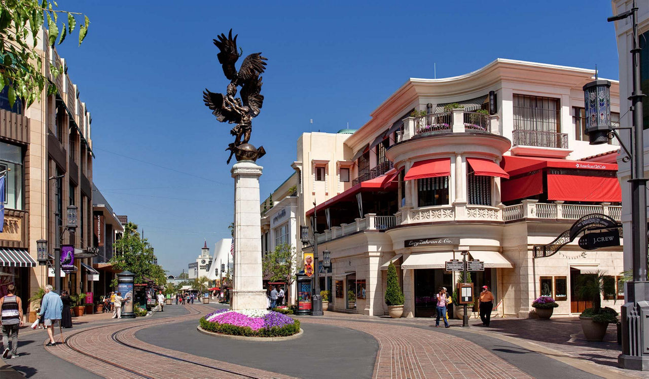 Villas at Park La Brea - Los Angeles, CA - Mall