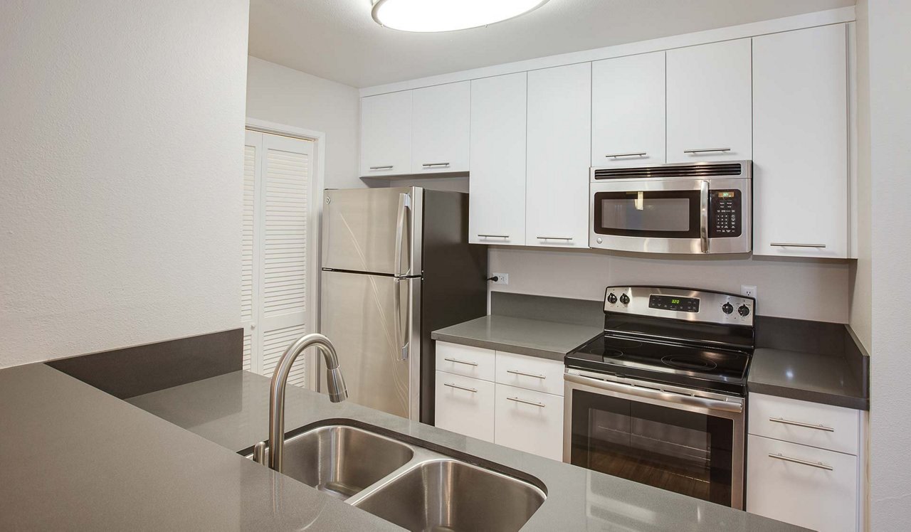 Villas of Pasadena Apartment Homes in Pasadena, CA - Renovated Kitchen