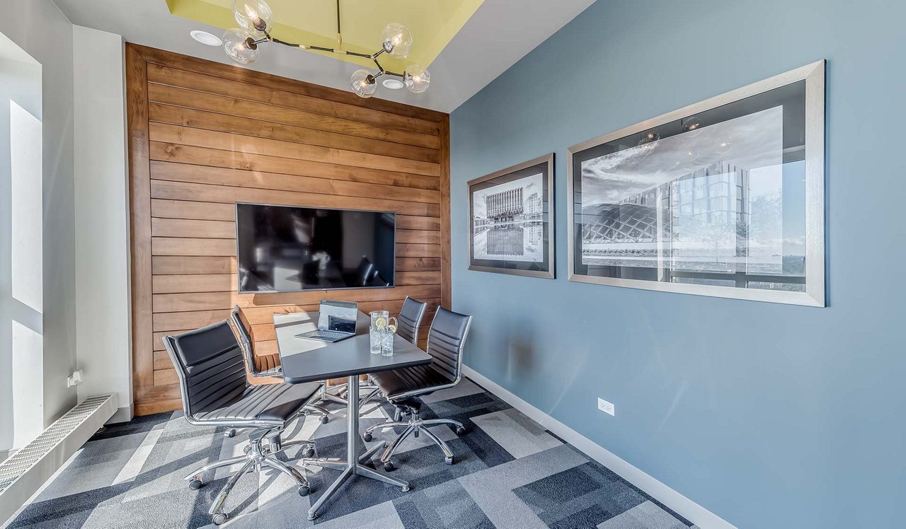 Hyde Park Tower - Chicago, IL - work from home space