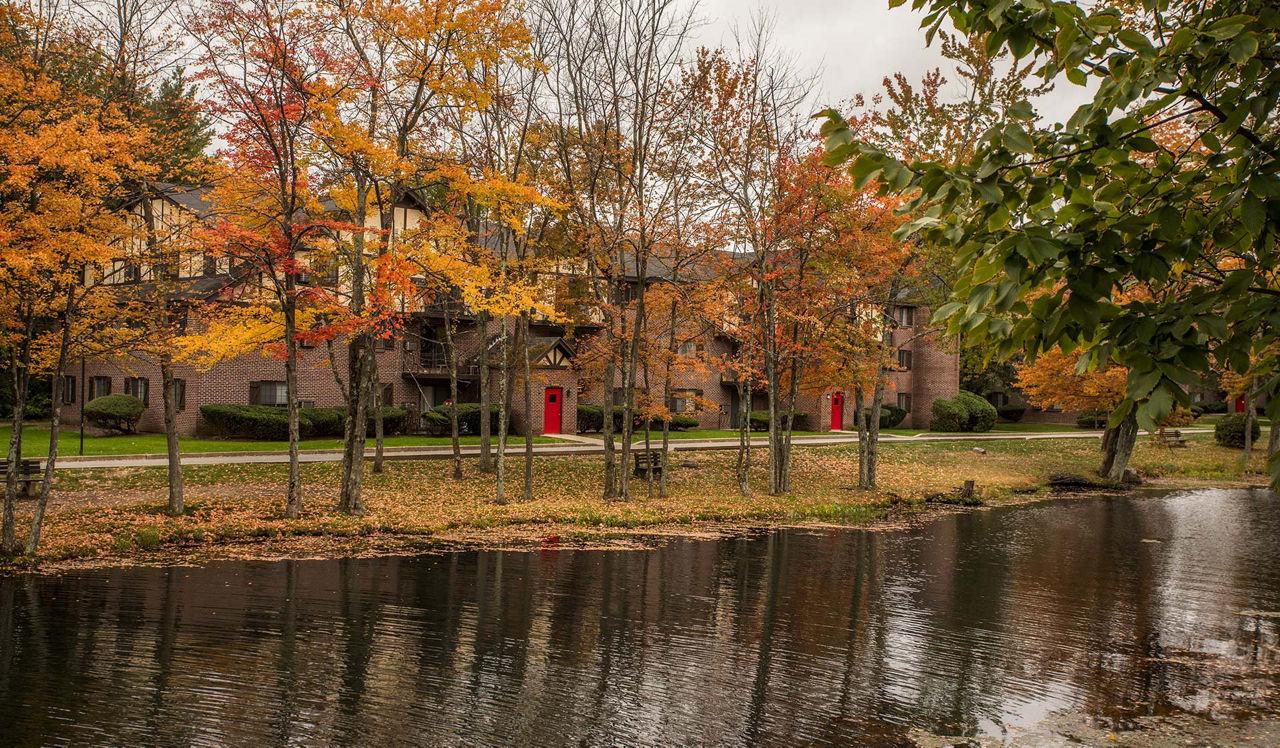 Royal Crest Estates - Nashua, NH - Exterior