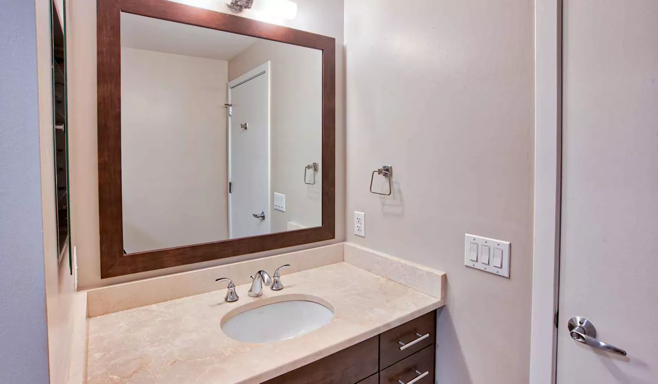 777 South Broad - Philadelphia, PA - Bathroom