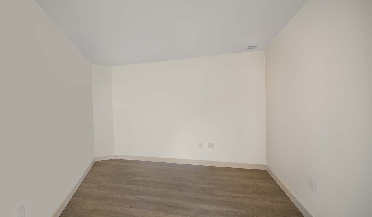 One Canal Apartments - Boston, MA - den