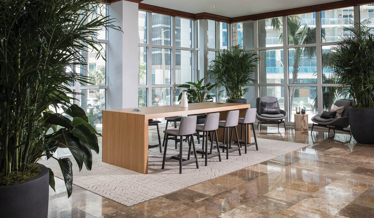 Yacht Club Apartments - Miami, FL - Lobby