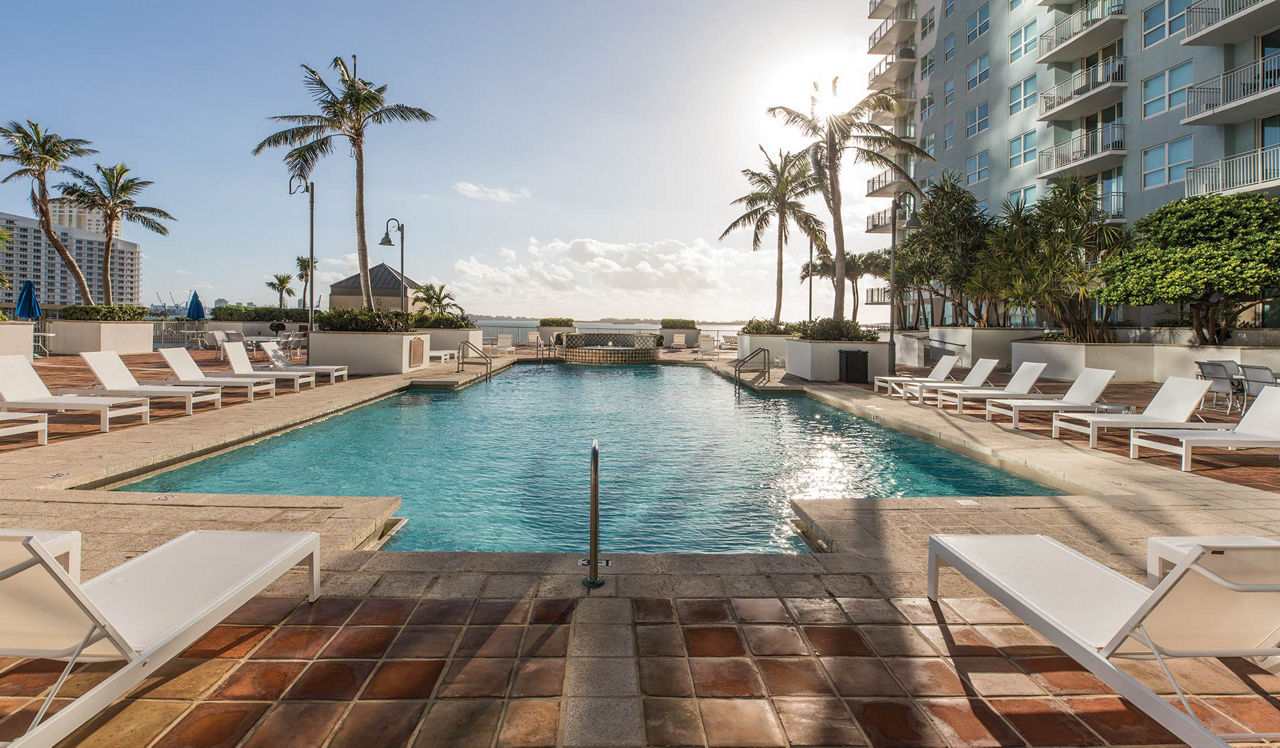 Yacht Club Apartments - Miami, FL - Pool