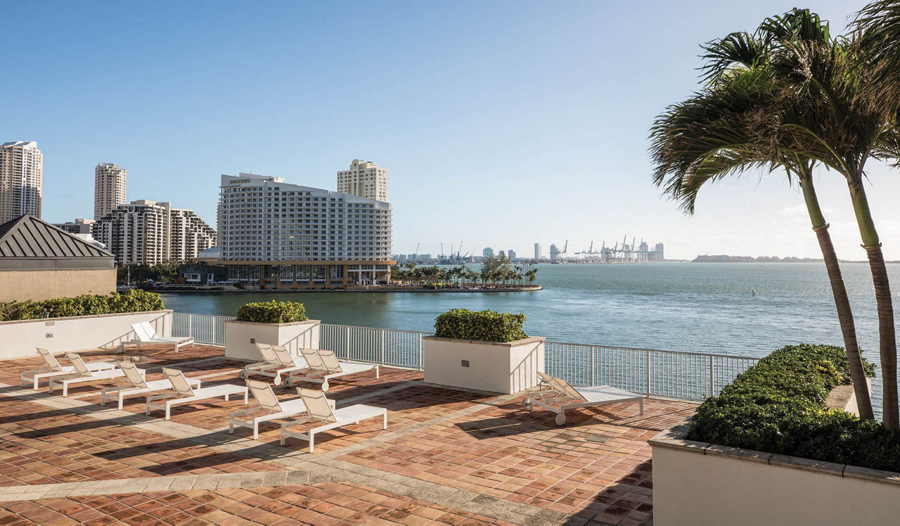 Yacht Club Apartments - Miami, FL - Sundeck