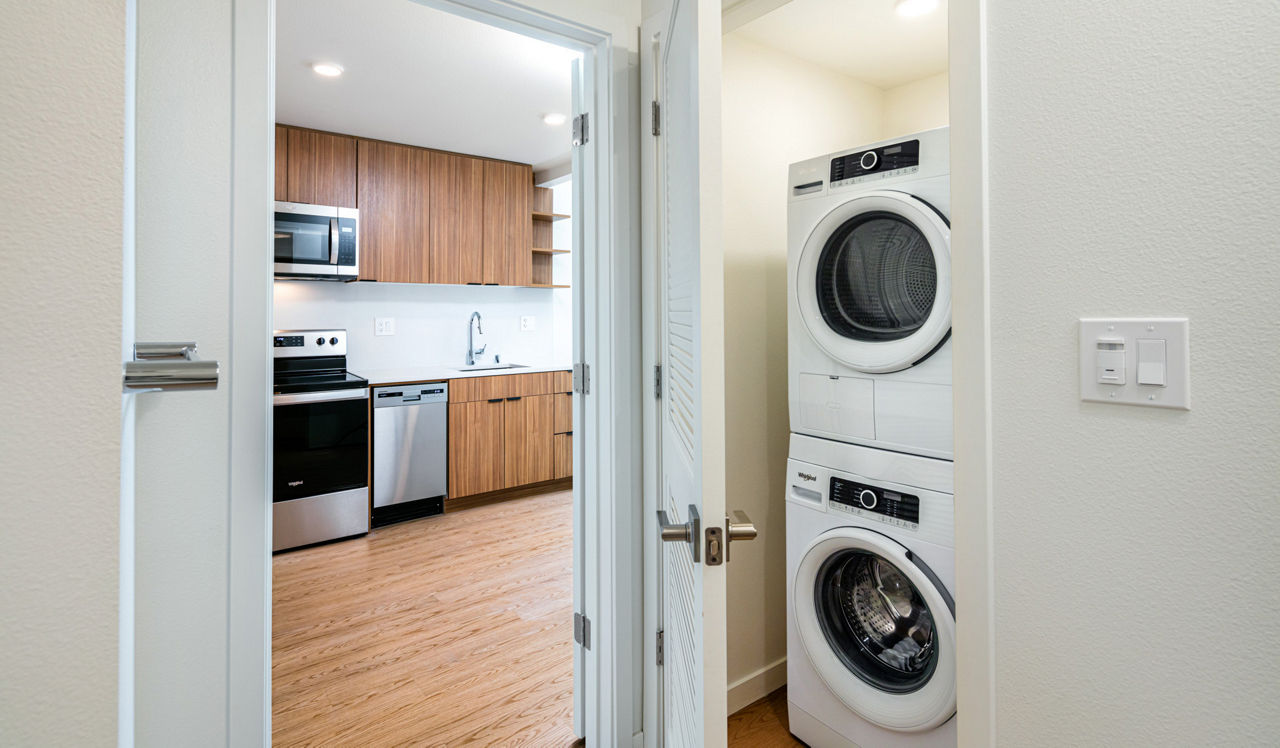 707 Leahy Apartments -  Redwood City, CA - Laundry
