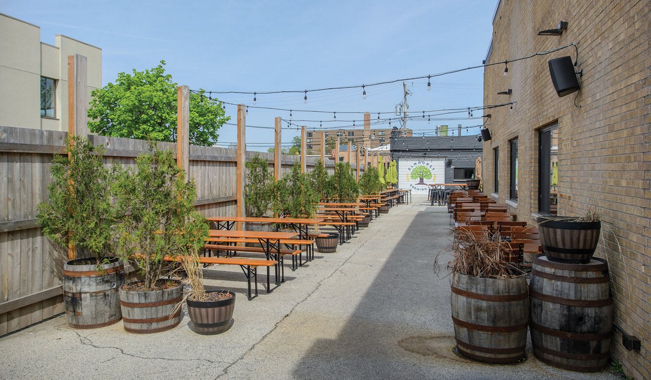 Elm Creek Apartments in Elmhurst, IL Neighborhood