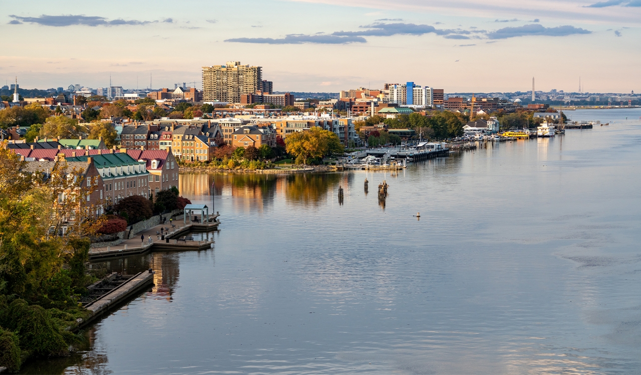 The Summit - Alexandria, VA - Old Town Alexandria.<p style="text-align: center;">&nbsp;</p>
<p style="text-align: center;">Enjoy the cobblestone strets along the Potomac, Old Town Alexandria is just 15 minutes away.</p>
