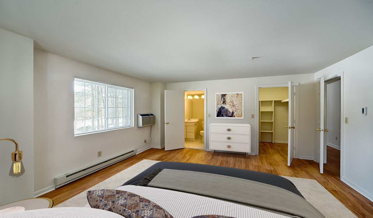 Royal Crest - North Andover, MA - Bedroom