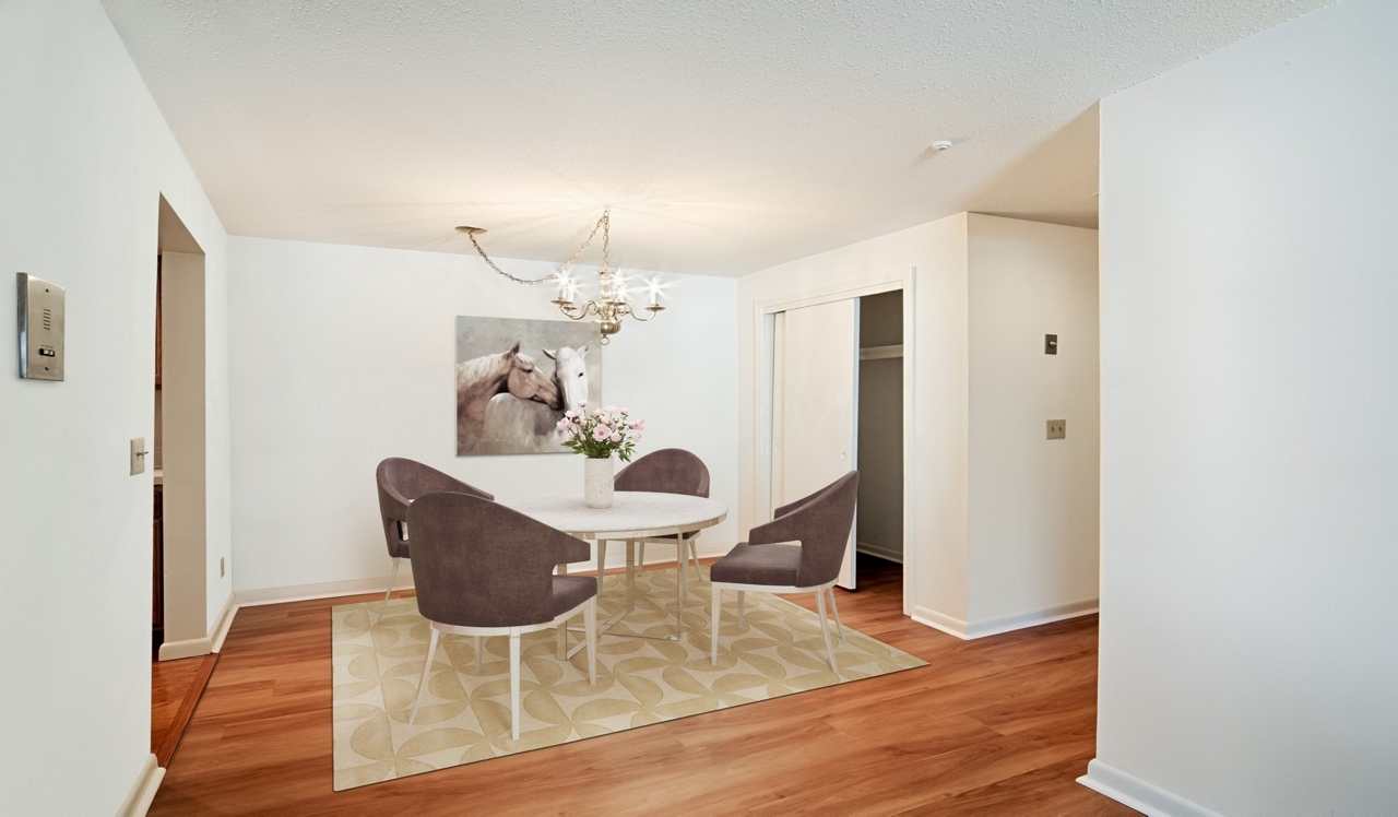 Royal Crest Estates - Nashua, NH - Dining Room