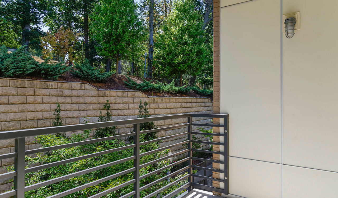 Avery Row Apartments - Arlington, VA - balcony