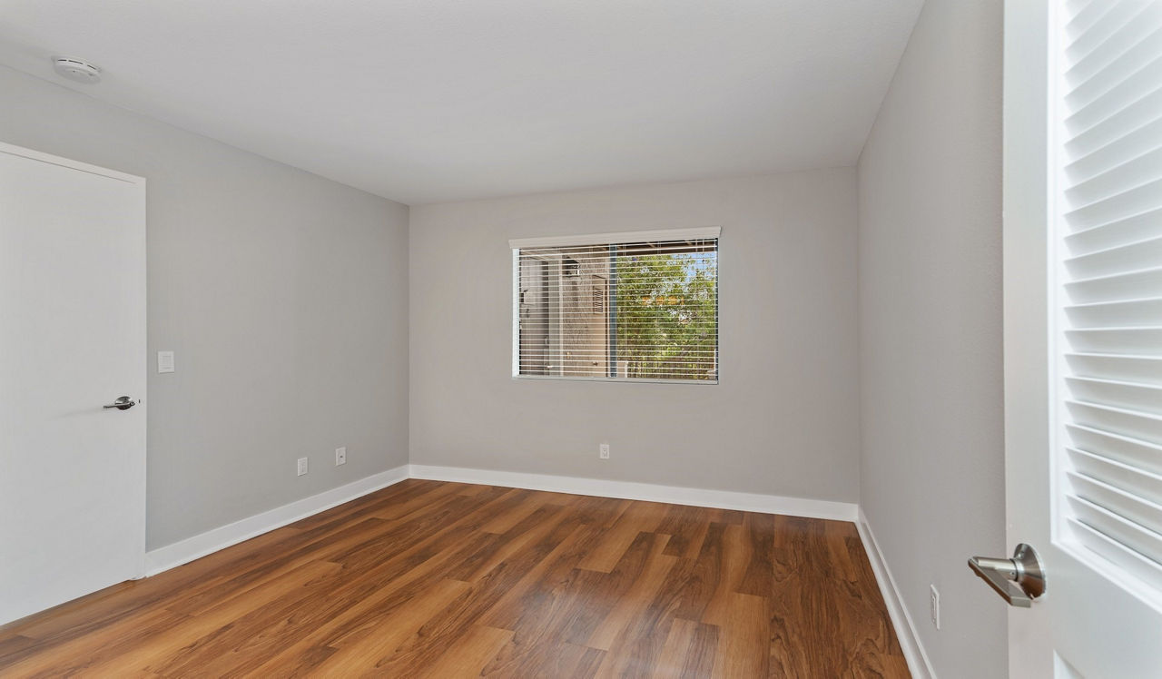 Island Club - Oceanside, CA - bedroom