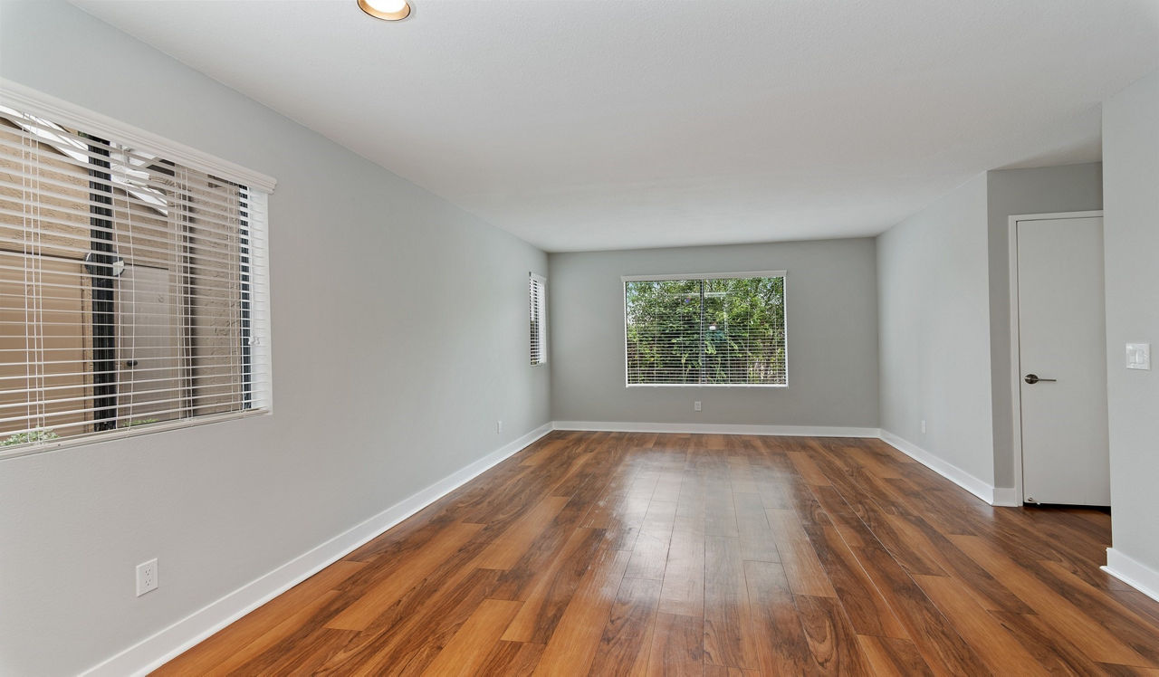 Island Club - Oceanside, CA - living